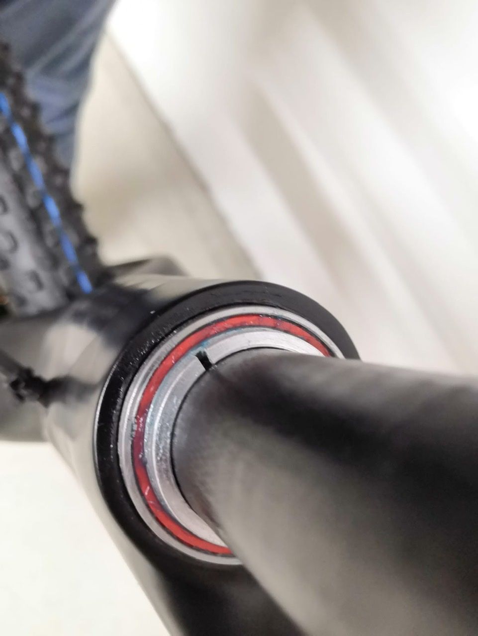 fahrrad gabel carbon kippelt im rahmen