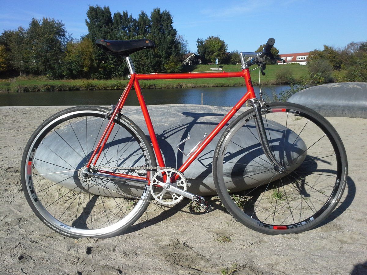 Rennrad mit geradem Lenker