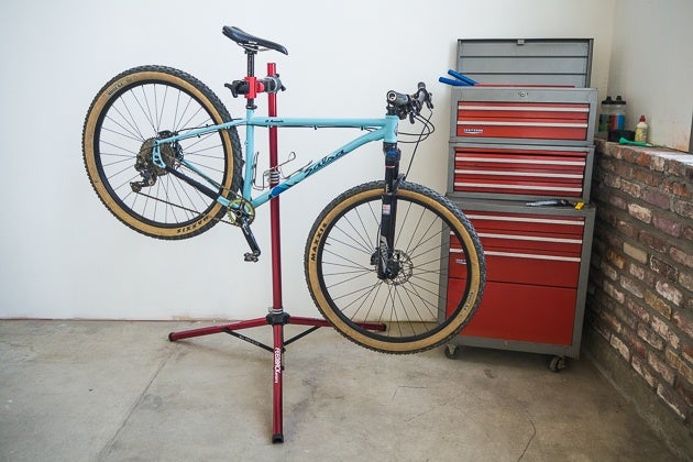 bike-repair-stand-feedback-sports-pro-elite-lowres-9210203.jpg