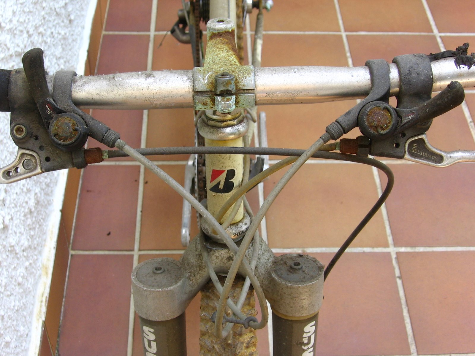 Bridgestone mit Suspenders verottet 2.JPG
