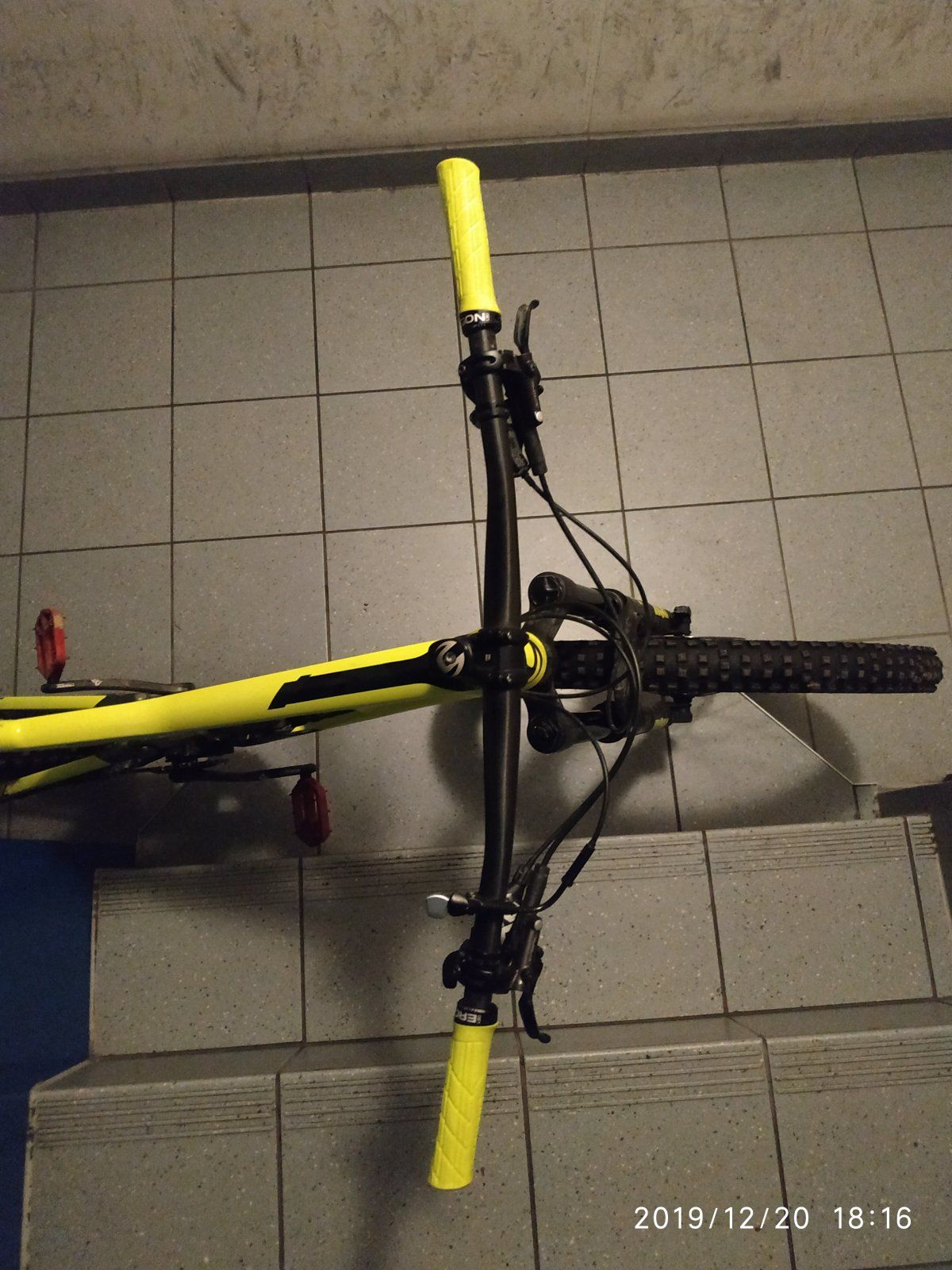 Cannondale Jekyll-Dez 2019 - Ergon GE1 Evo Regular - laser lemon.jpg