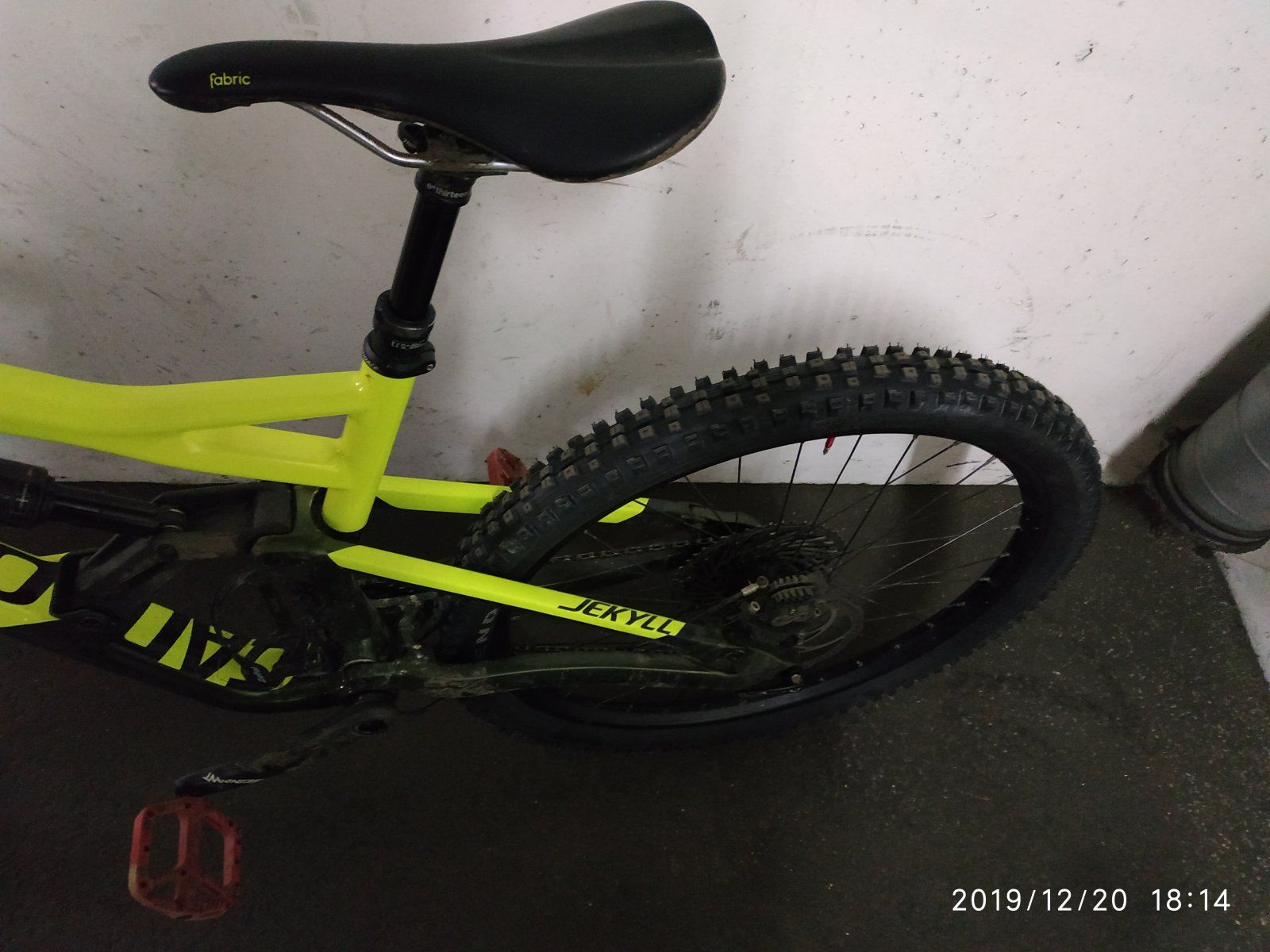 Cannondale Jekyll-Dez 2019 - Kenda Hellkat Pro AGC Folding Tire 2,40 Zoll.jpg