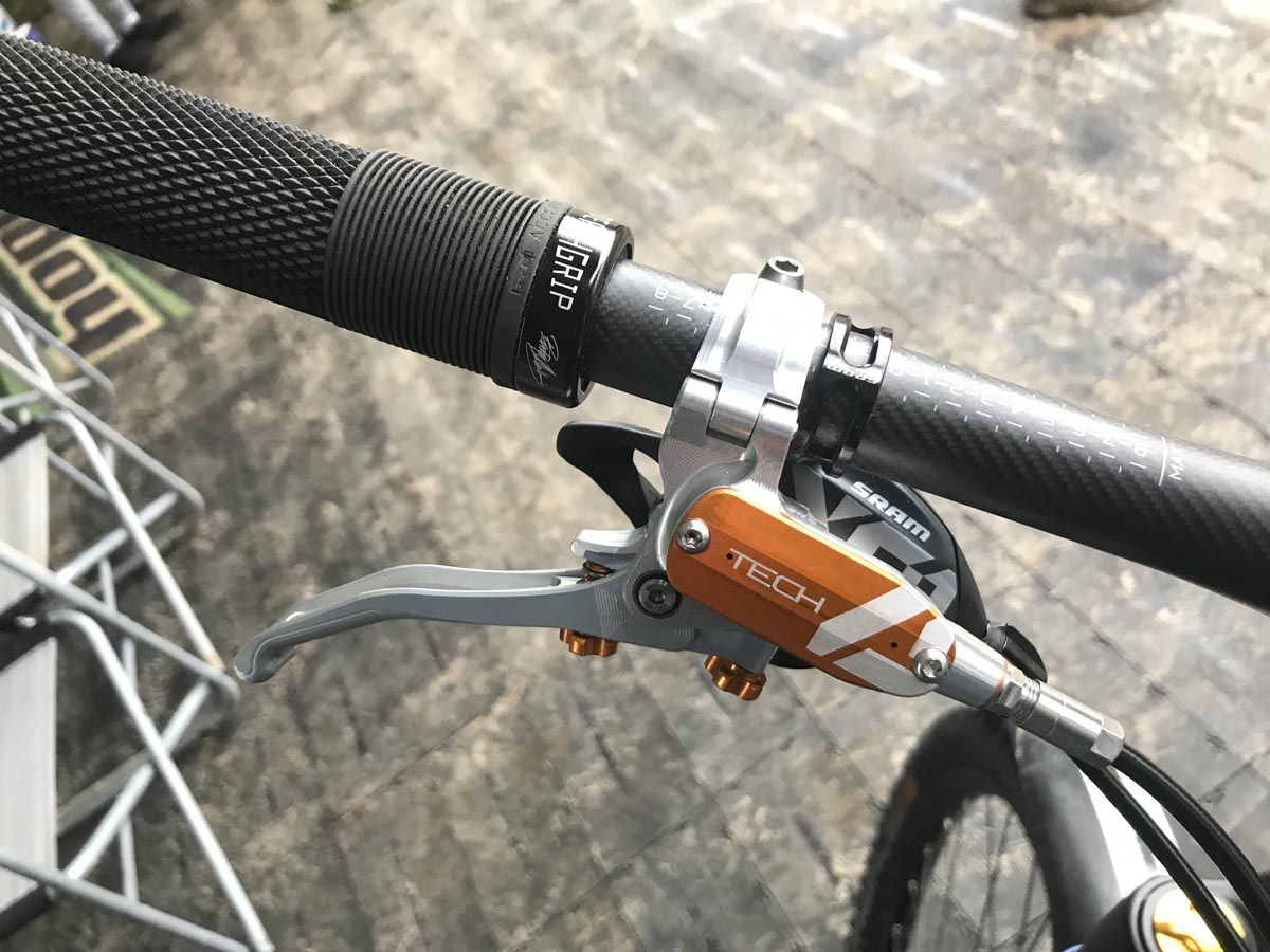 Hope-bikes-high-pivot-prototype-spy-shot-Jessie-May-Bikerumor-2021-3.jpg