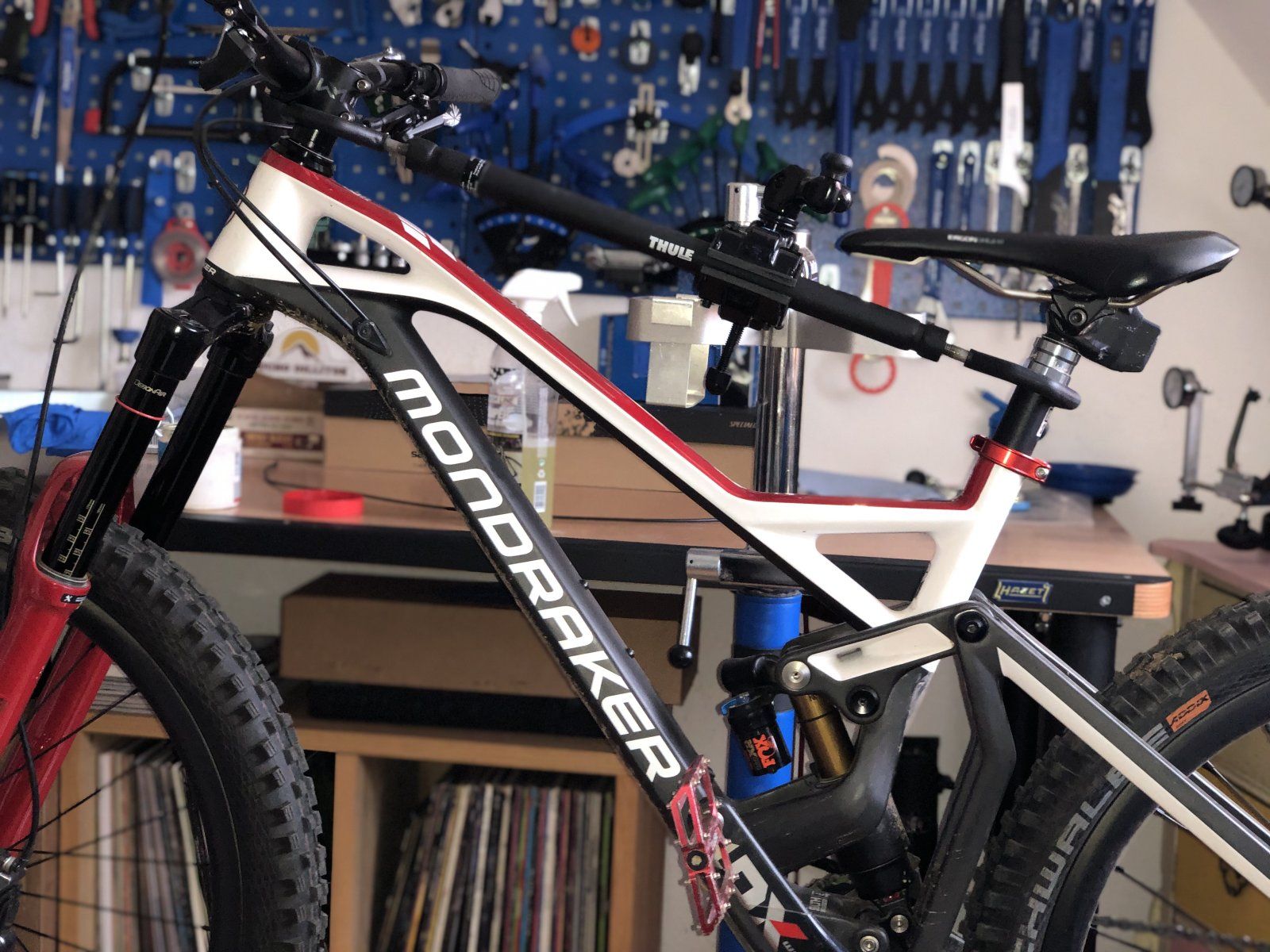 Mondraker Dune Carbon XR w/ Thule w/ Park Tool