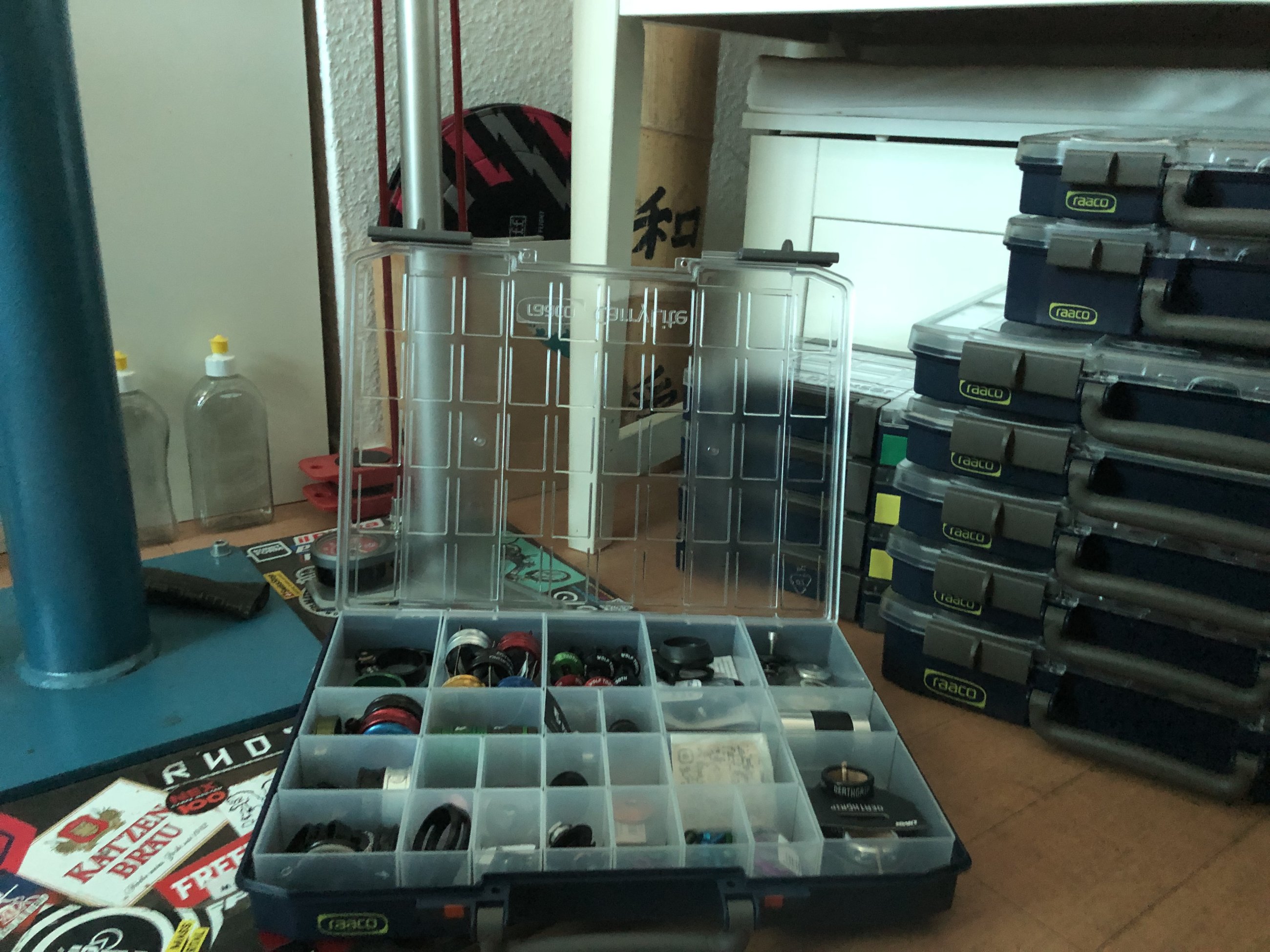 Boxxser für Entlüftungskram & Assorter (nicht im Bild) für z.B. Kabelbinder