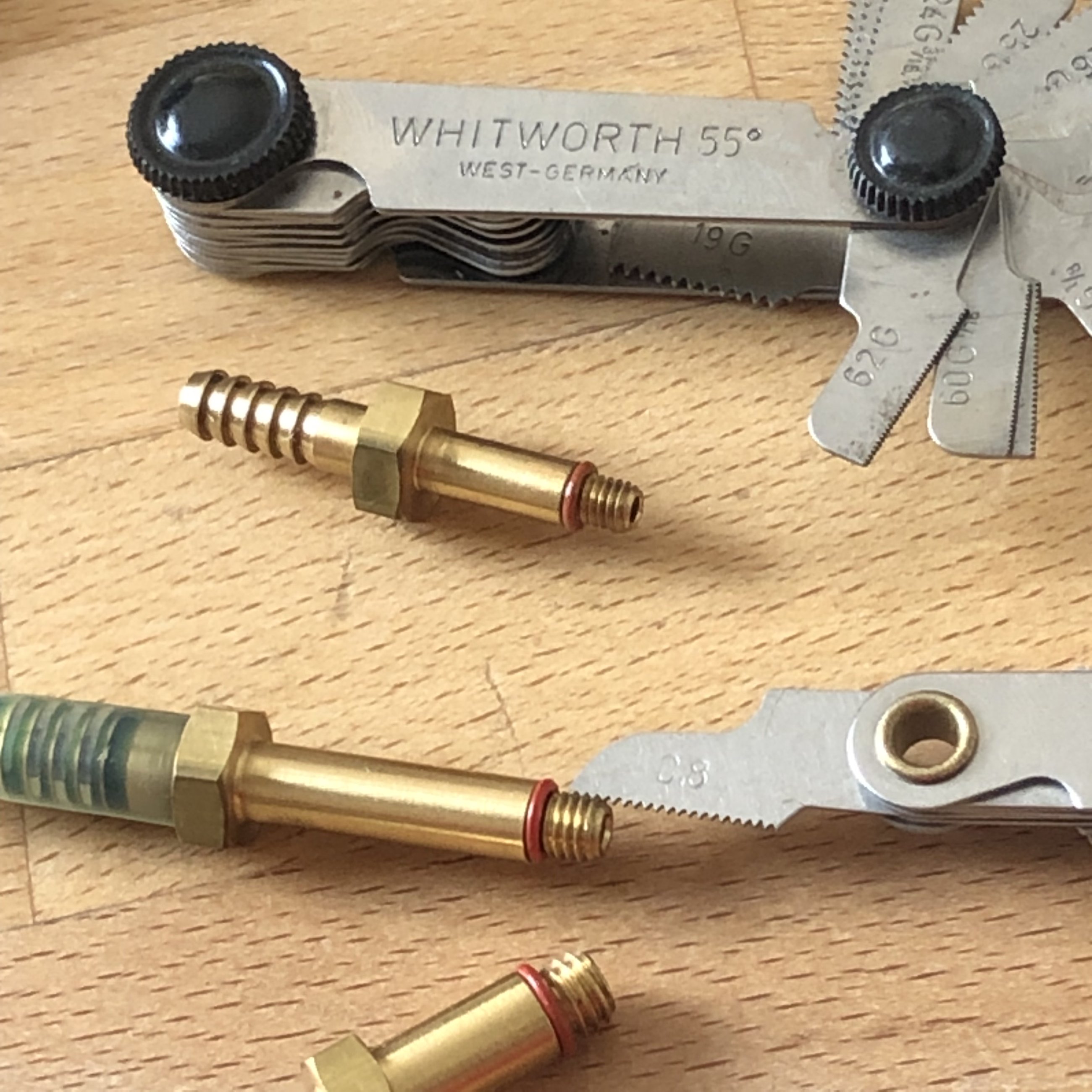 Adapter aus Trickstuff Bleedkit m. Metric Gewindelehre
