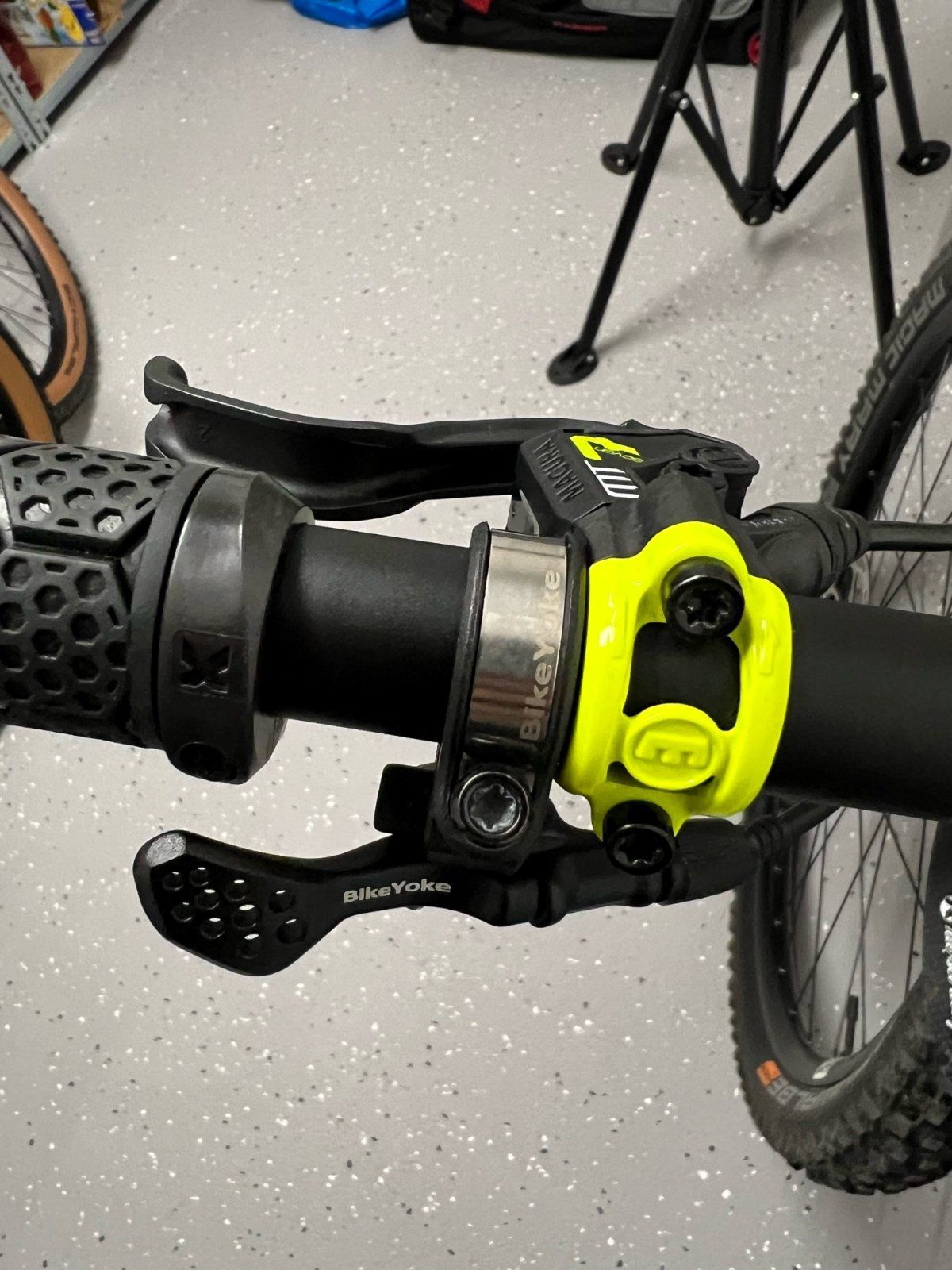 magura.jpg