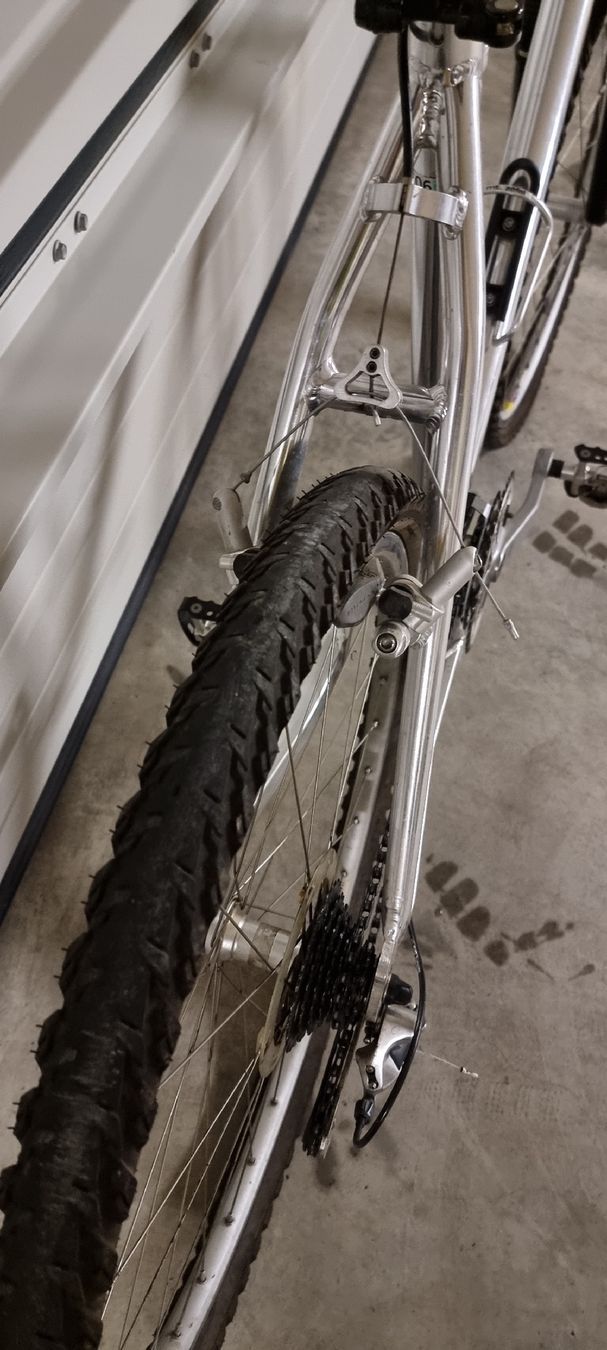 marin-bike-mit-white-industries-kurbel-und-vorderrad.jpeg