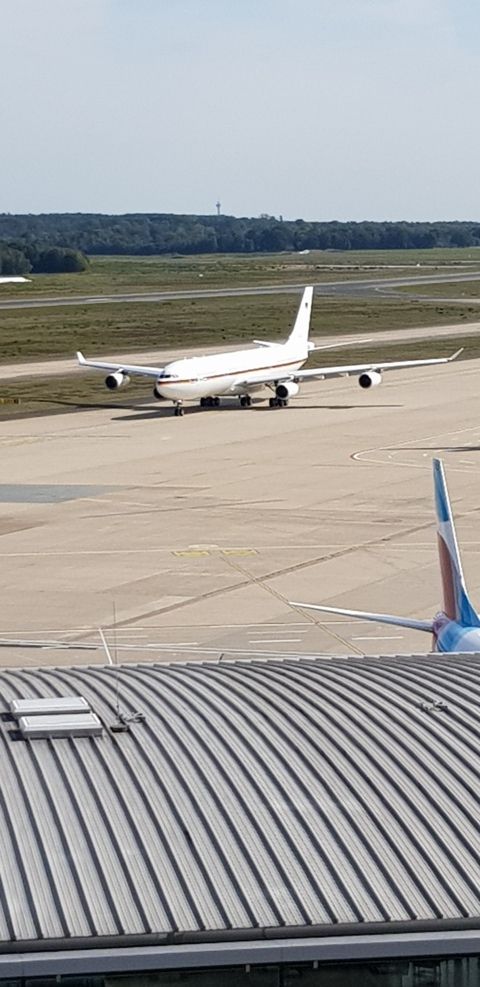 913223