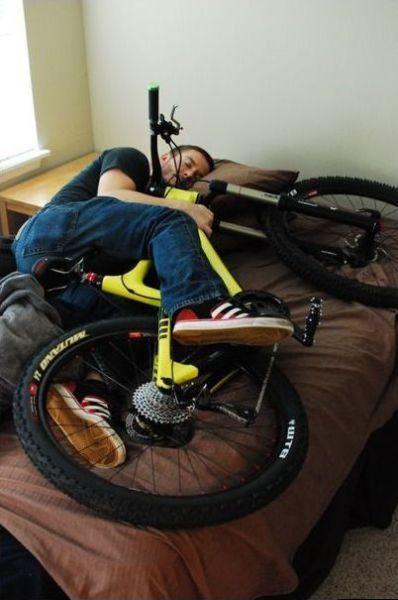 mit-dem-fahrrad-im-bett.jpg