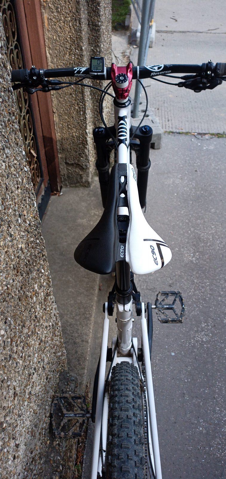 Project 12 - Vertigo - new Saddle&Nukeproof Horizon Stem (4).jpg