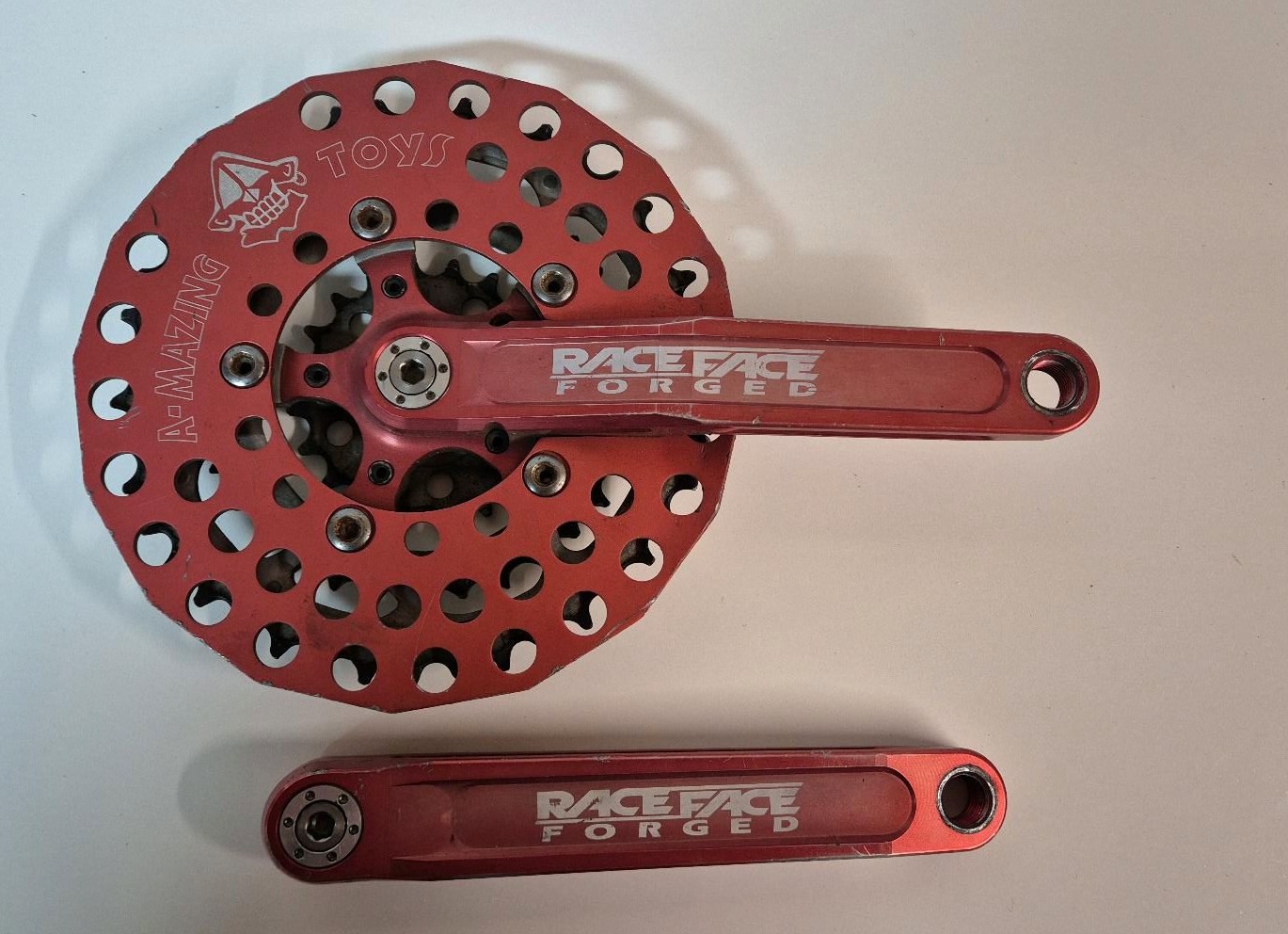 RaceFace rot mit A-mazing Toys bashguard KA.jpg