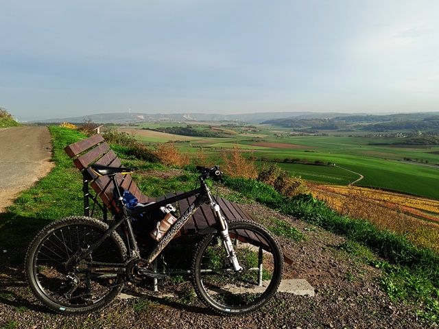 Rotenfelsblick mit bike.jpg