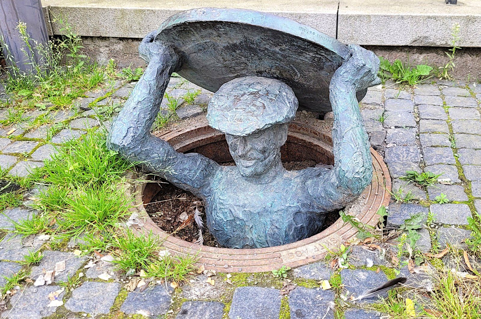 S Kanaldeckel.jpg