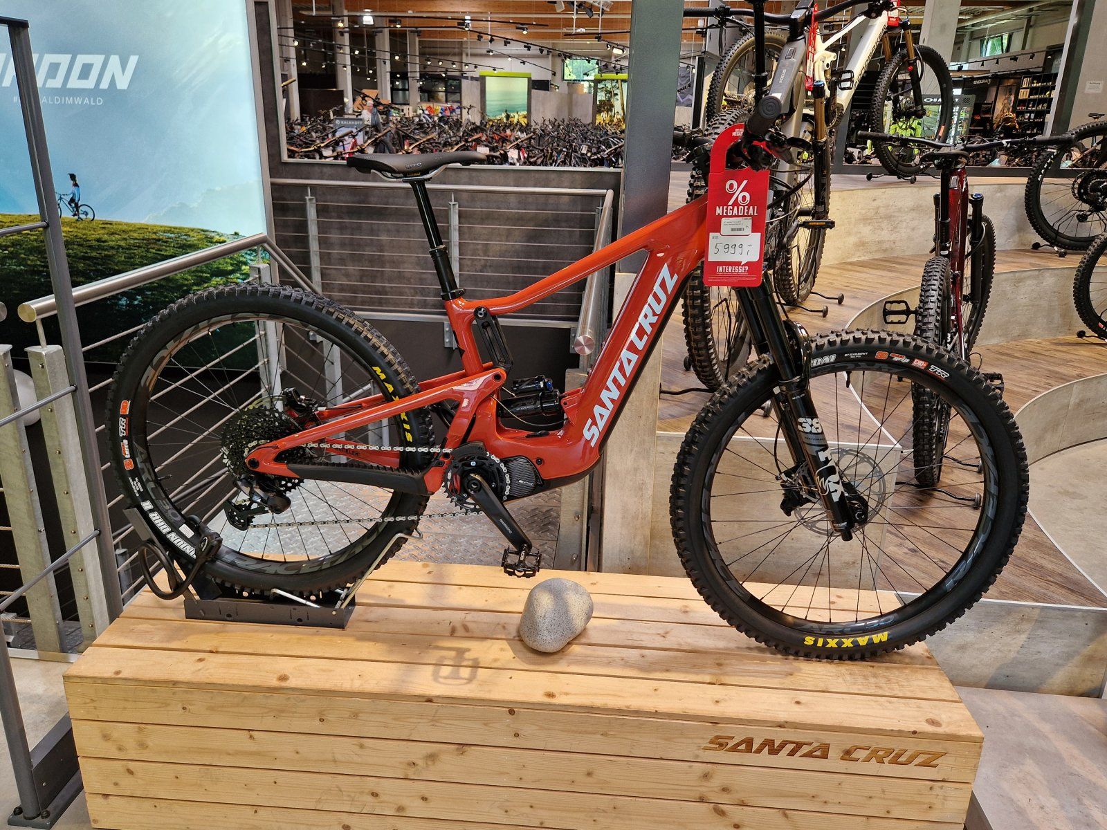 santa_cruz_heckler9_red.jpg