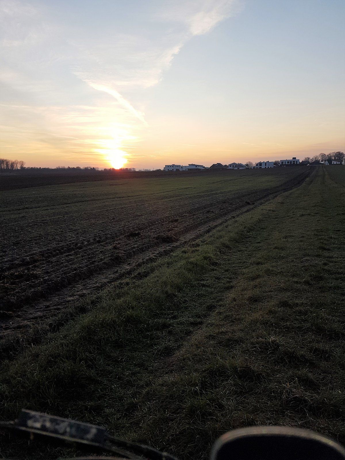 Sonnenuntergang am Wiesenpfad von Bechtsbüttel.jpg