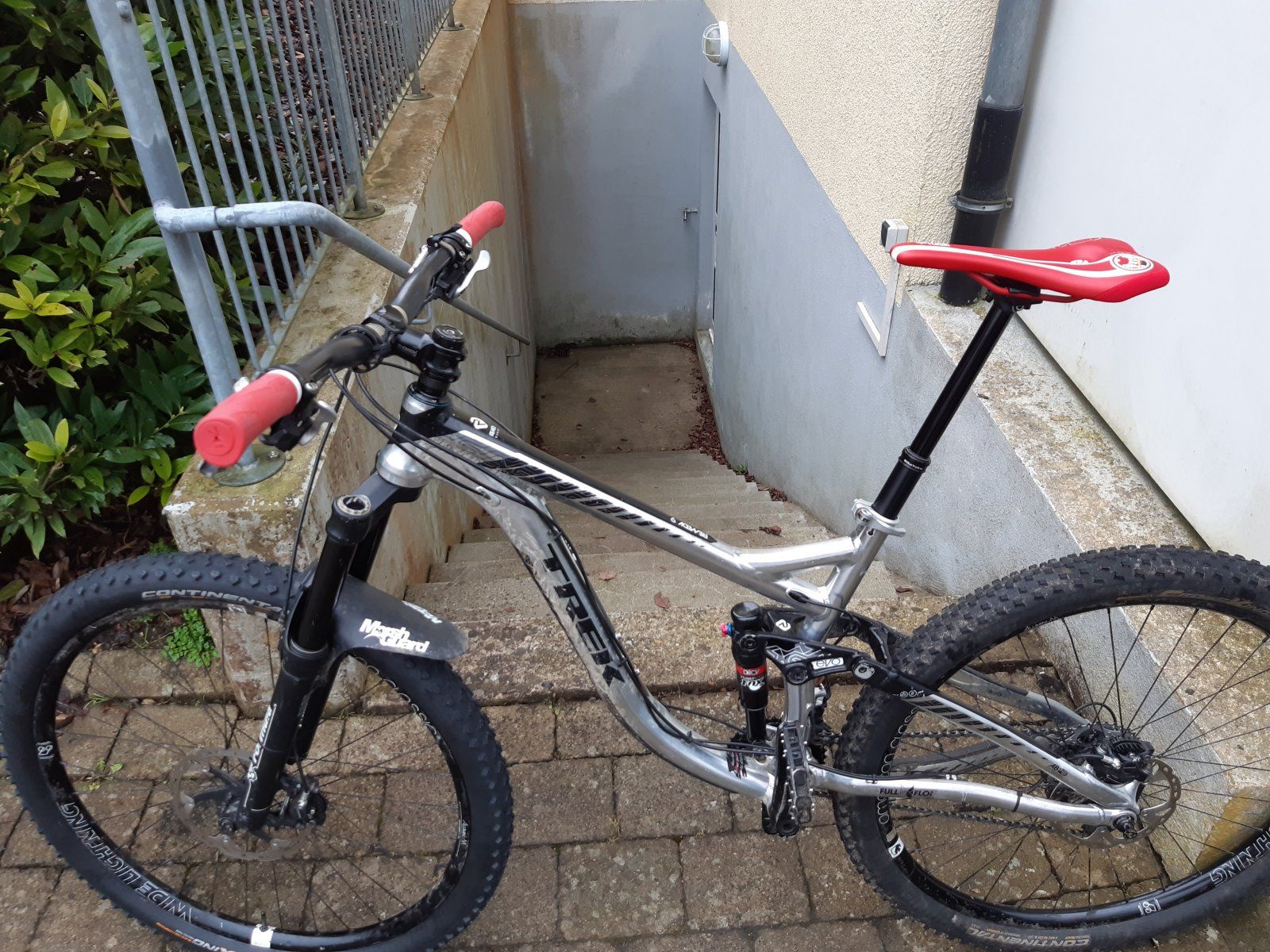 SQ-Lab Sattel u. Griffe.jpg
