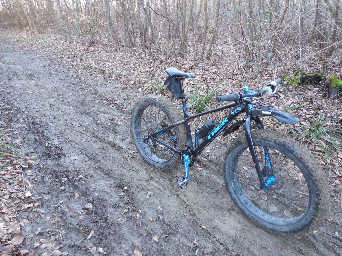 Trek Farley 6&Rose eXtreme Front Fender&Giant Switch SL-in the mud (3).JPG