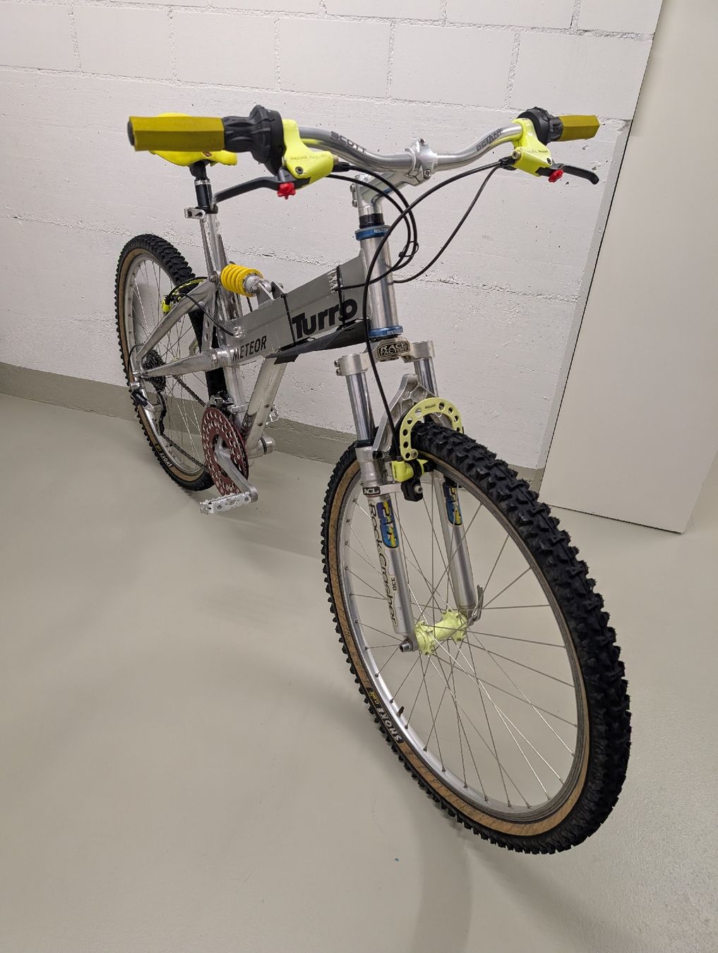 turro meteor 1994 neonfarbene Bullseye Fimoco.jpg