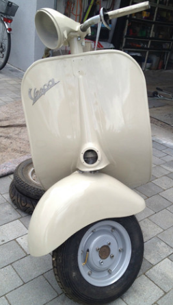 Vespa_RAL_7032_Kieselgrau_Lackierung_1.png