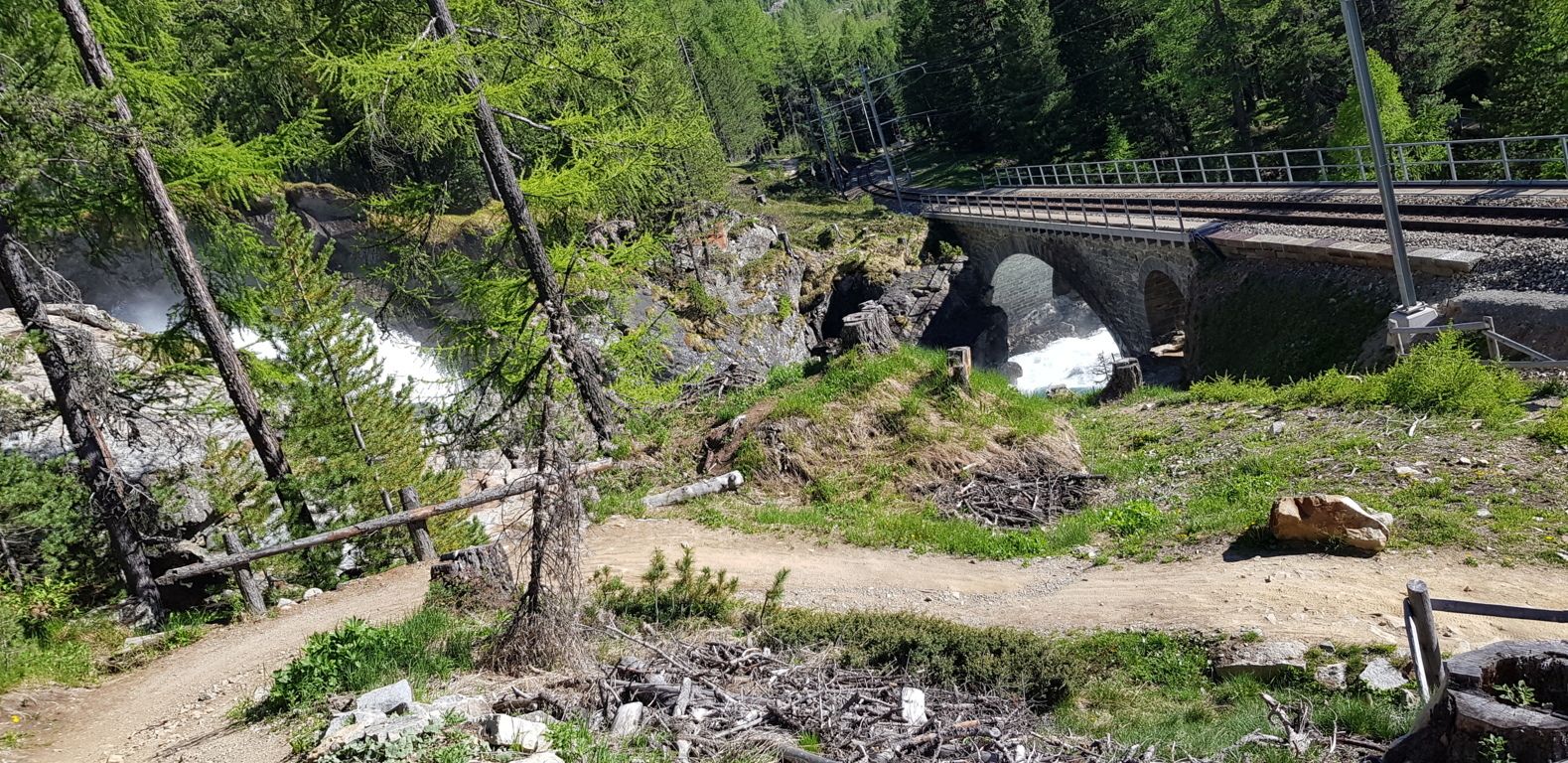 Viadukt unterduckt.jpg