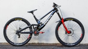 2021-Canyon-Sender-CFR-DH-bike_lightweight-full-carbon-World-Cup-downhill-race-mountain-bike_c...jpg