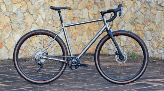 Jeronimo-Sfarrapa-Ti-adventure-gravel-bike_titanium-complete.jpeg