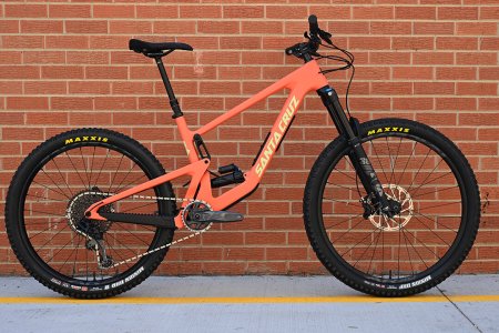 Santa_Cruz_2023_Bronson_Front.jpg