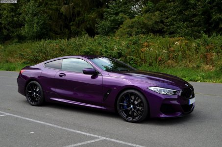 BMW-8er-G15-Individual-Twilight-Purple-M850i-01.jpg