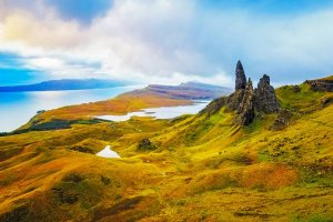 shutterstock_717448969_-Old-Man-of-Storr-rock-formation-Isle-of-Skye-Scotland_900x600.jpg