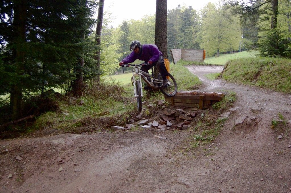 DropaufmFourcrossklein.jpg