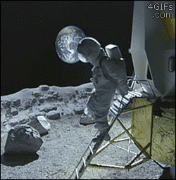 Astronaut-moon-forgets-keys.gif