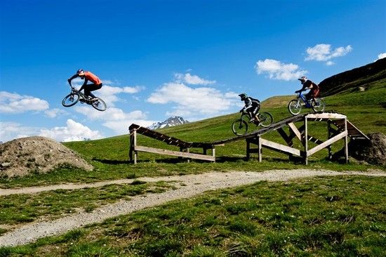 Livigno_3_SwatchBikeparkMottolino_Session2010_MartinSoderstrom_GrahamAgassiz_PaulBas_byMattiasFredriksson_9895.jpg