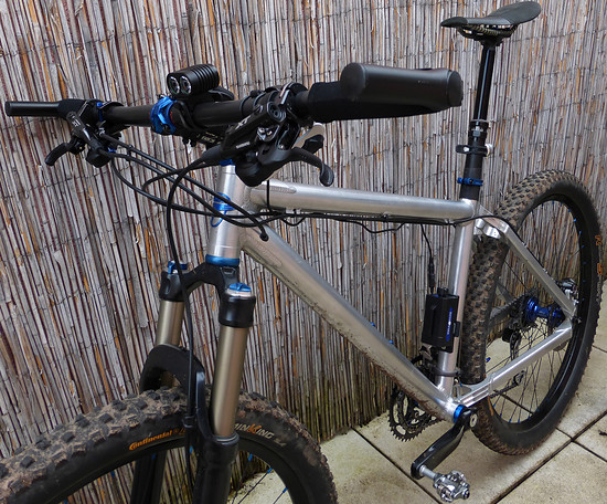 1918298-ndjcp4z6q2er-bikemitlicht-medium.jpg