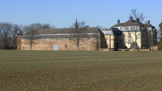 2112526-03hetuk6muf5-8burgkleinbllesheim-medium.jpg