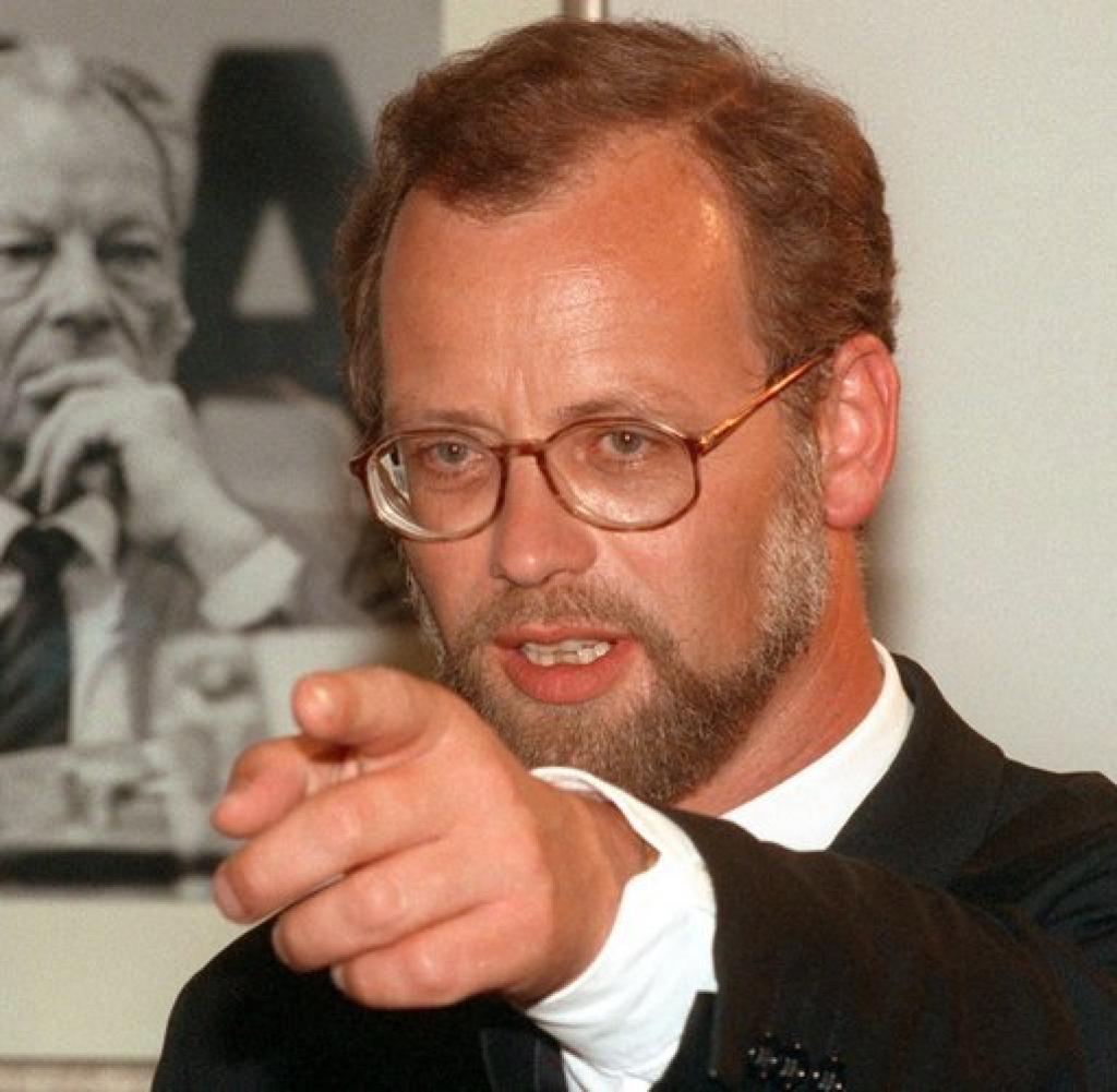 Scharping-1993-Ministerpraesident-DW-Kultur-Frankfurt-Archiv-jpg.jpg