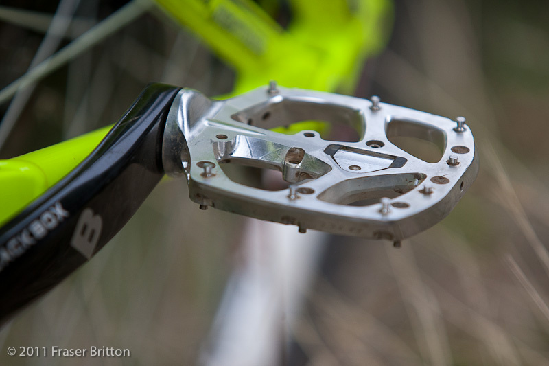 Specialized Prototyp Pedale und Prototyp Helm gesichtet