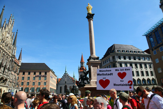 [Video] Open Trails – Pro-MTB Demonstration auf dem Marienplatz