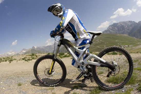 Neues von GT: viel Carbon: das Fury, Force Carbon, Marathon und Sanction