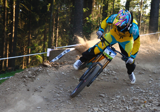 Team-News: Yeti-Fox, Kona, Specialized 2011