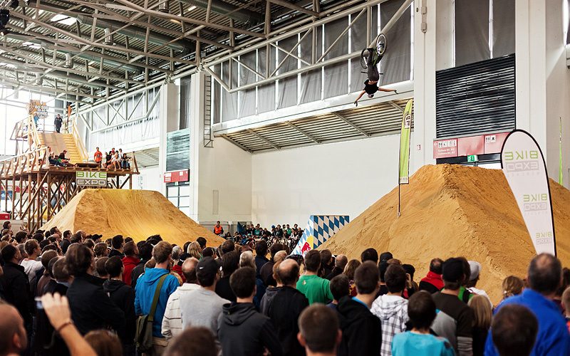 Bike Expo 2011 – Szymon Godziek gewinnt Go Big or Go Home Dirt Jump Contest