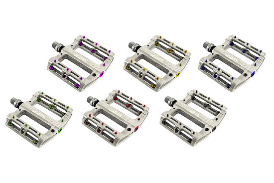 Sixpack Directmount und Flatpedals in neuen Farben