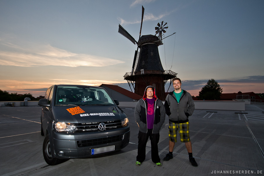 Dirt/Street-Tour 2012: Letzter Tag – Playground-Halle und Deichgehüpfe in Aurich
