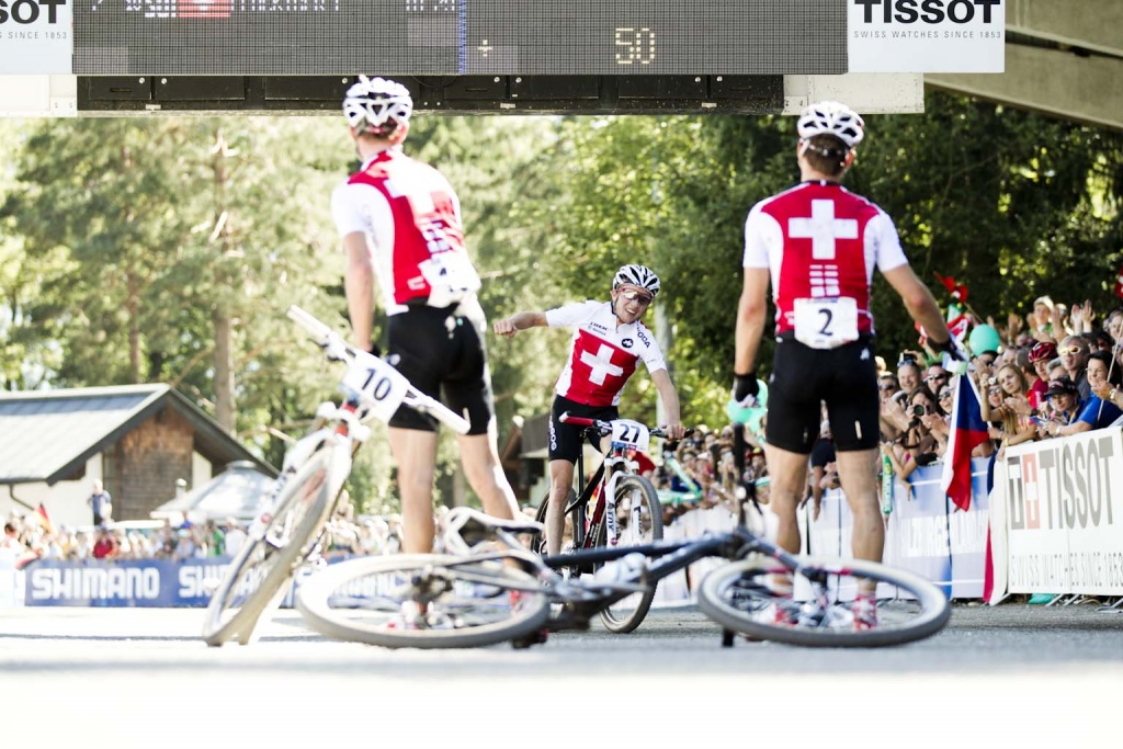 Weltmeisterschaft XCO 2012: Nino Schurter ist neuer Weltmeister, Flückiger Brüder füllen das Schweizer Podium [Bilderupdate]
