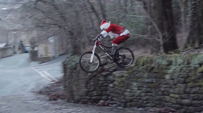 CRISSCROSS: Chris Akrigg unterwegs auf einem Cyclocross Bike [Video]