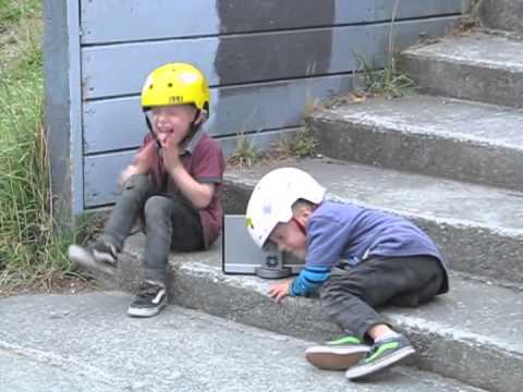 Aus Freude am Fahren: Die vierjährigen BMX-Zwillinge geben Gas [Video]