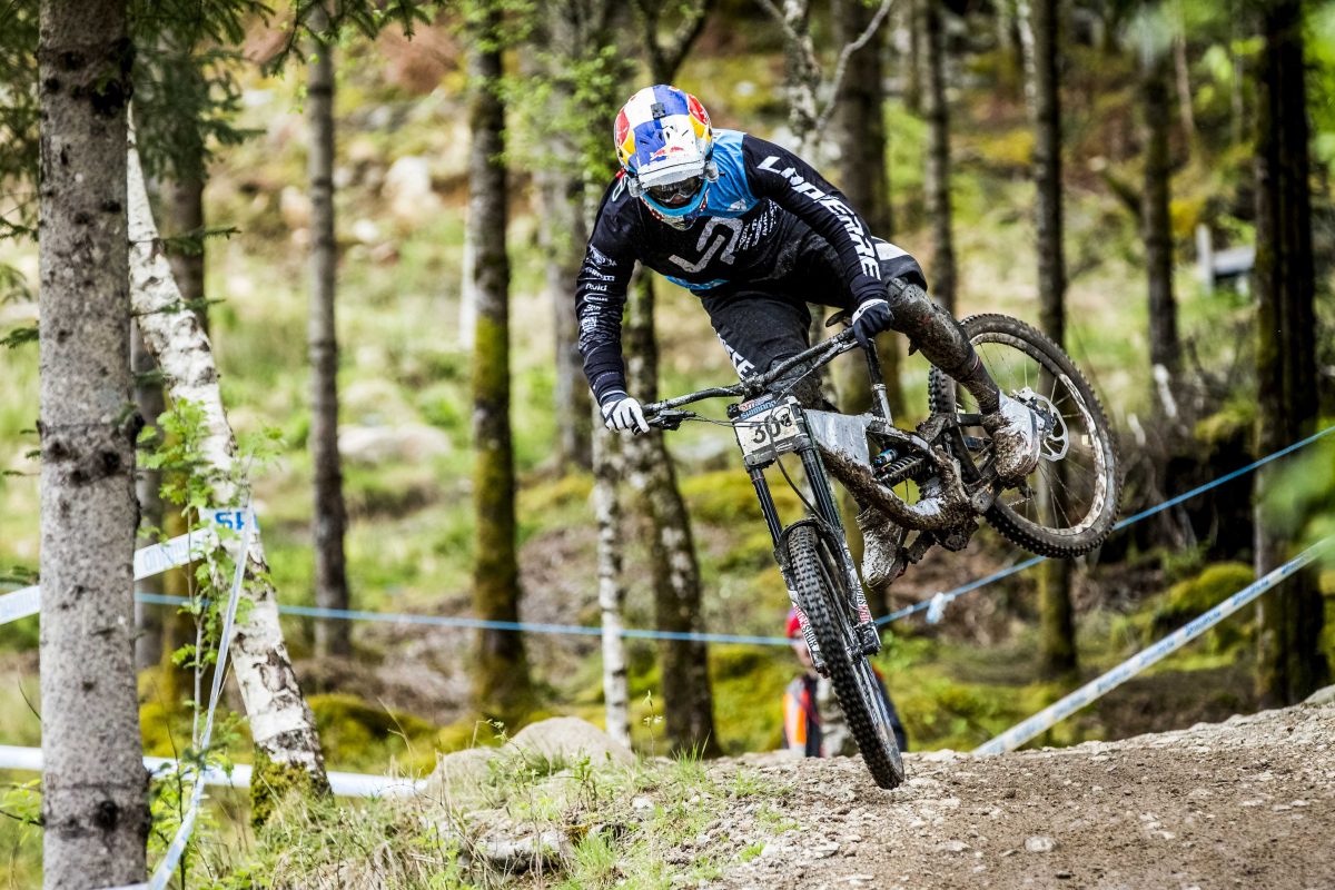Spyshots – Lapierre DH Prototyp: Downhill-Bike mit e:i Shock?