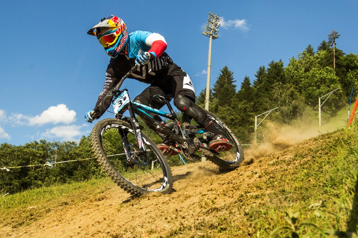 iXS European Downhill Cup – Loic Bruni und Emmeline Ragot gewinnen in Schladming