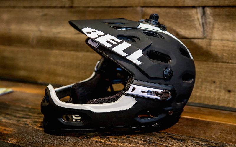 Eurobike: Bell 2015 – Bell Super 2R Helm mit abnehmbarem Kinnbügel und MIPS