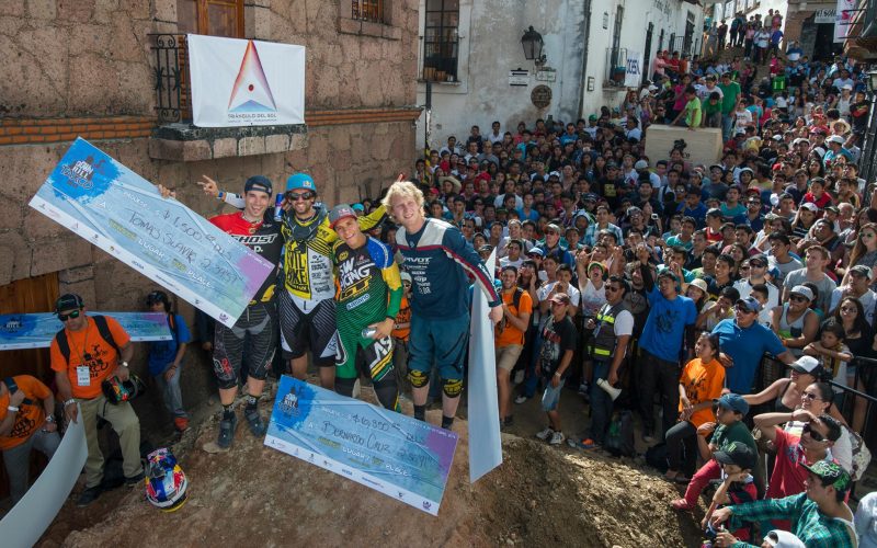 [Videos] Taxco Downhill 2014: Cruz gewinnt legendären Urban DH vor Polc und Slavik